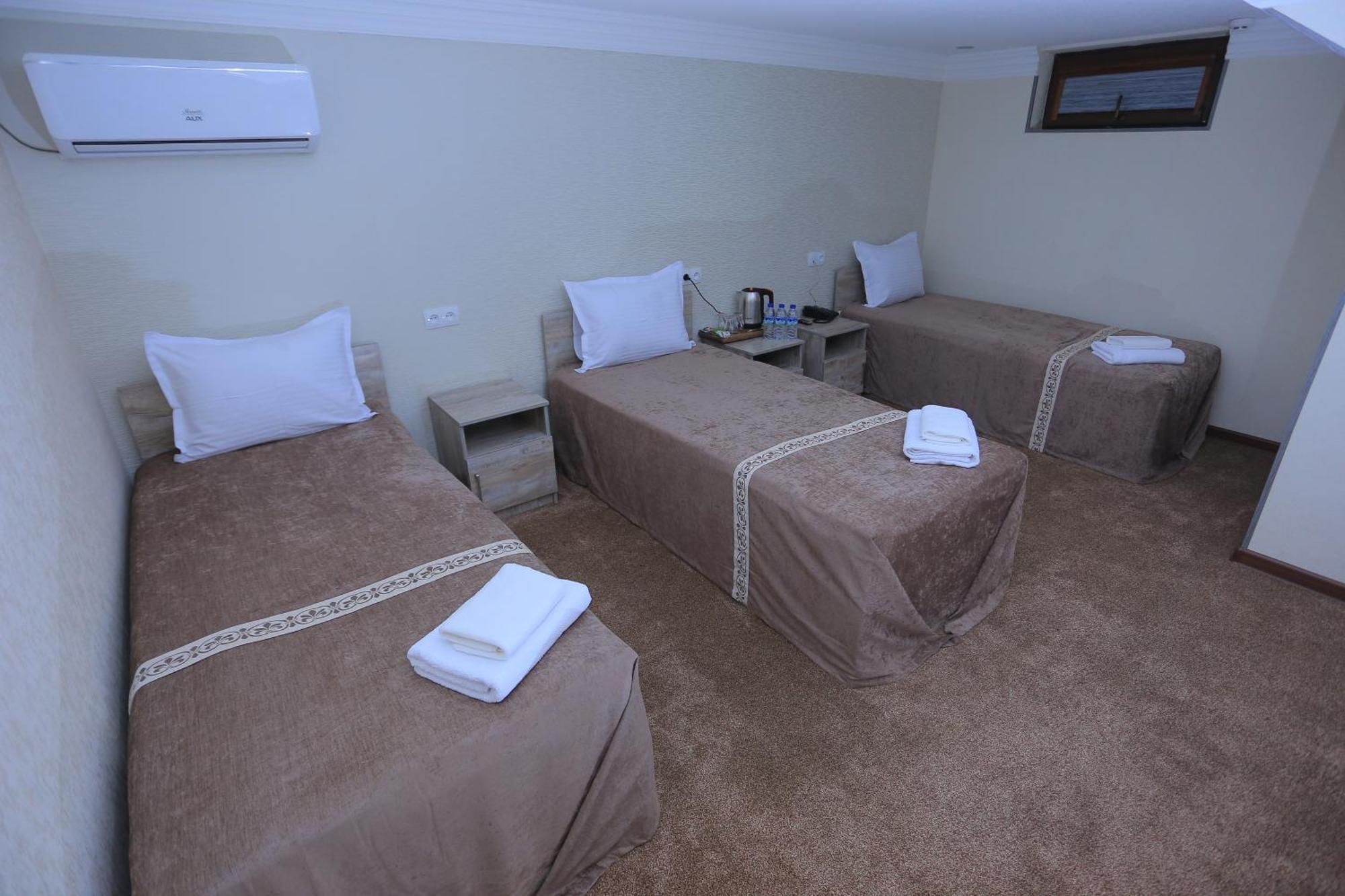 Hayot Plaza Hotel Yunusobod Exterior photo