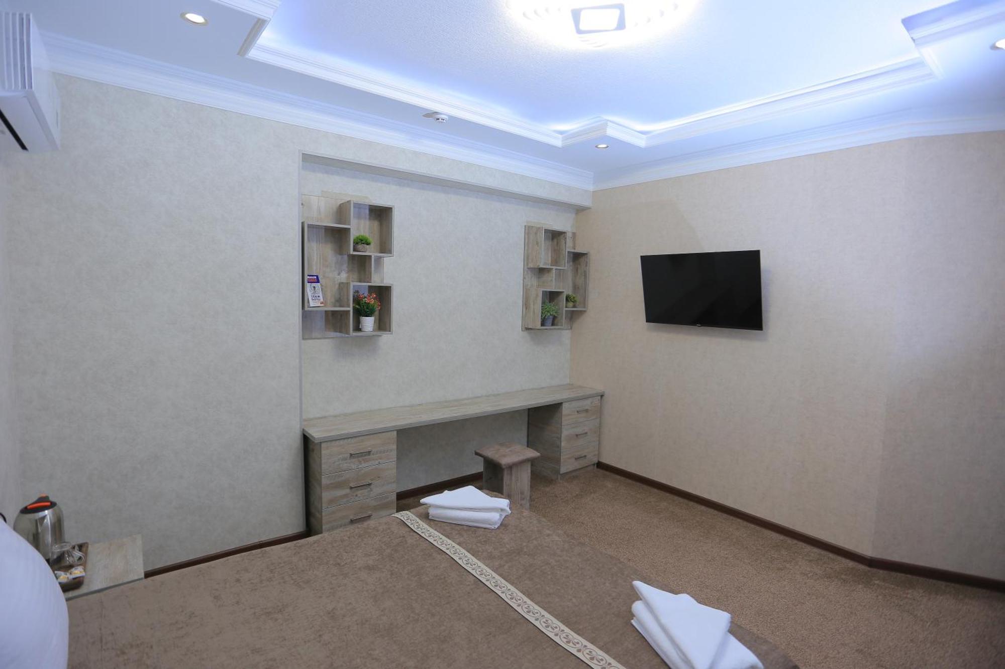 Hayot Plaza Hotel Yunusobod Exterior photo