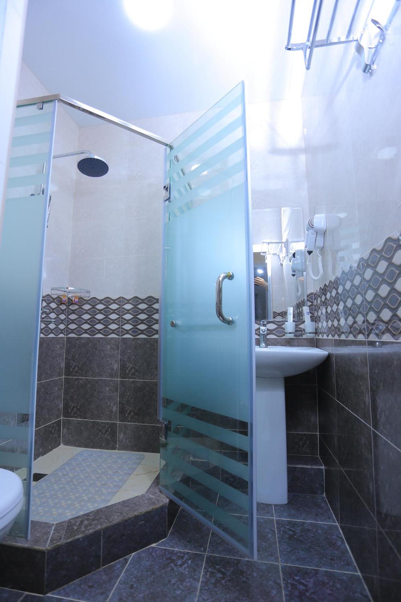 Hayot Plaza Hotel Yunusobod Exterior photo